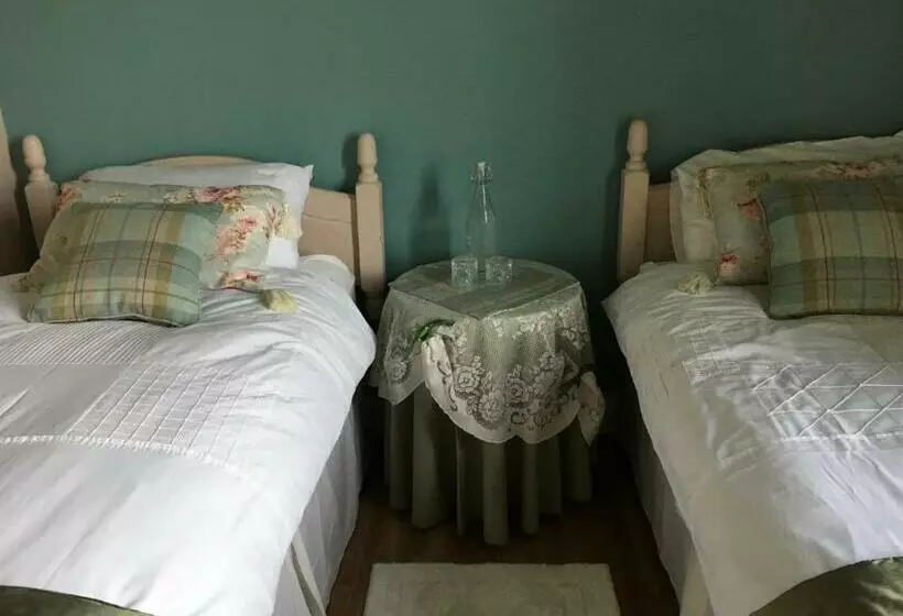 Aamiaismajoitus (B&B) Ballyginniff Farm House