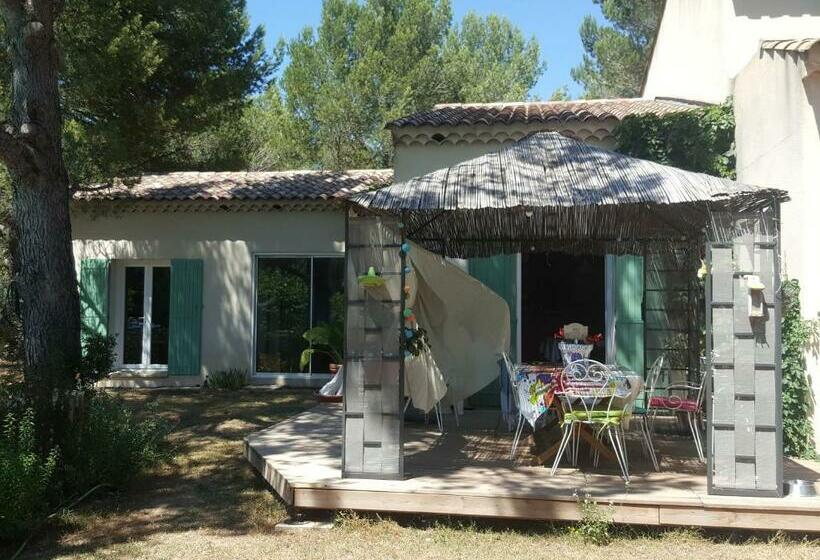 Bed and Breakfast L Oliveraie En Provence