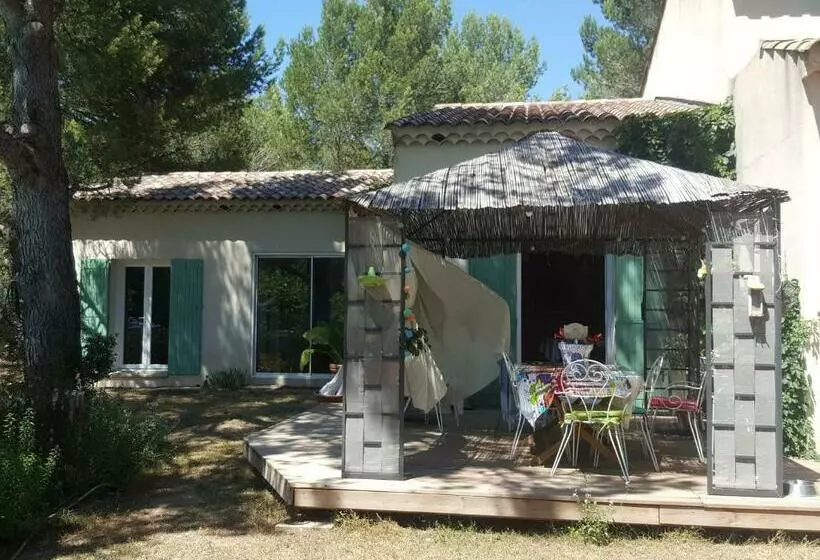 Aamiaismajoitus (B&B) L Oliveraie En Provence