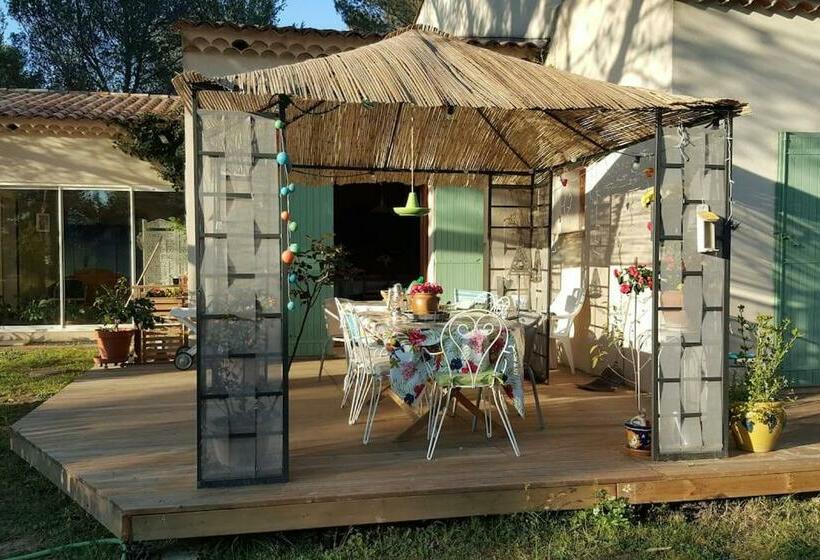 Bed and Breakfast L Oliveraie En Provence