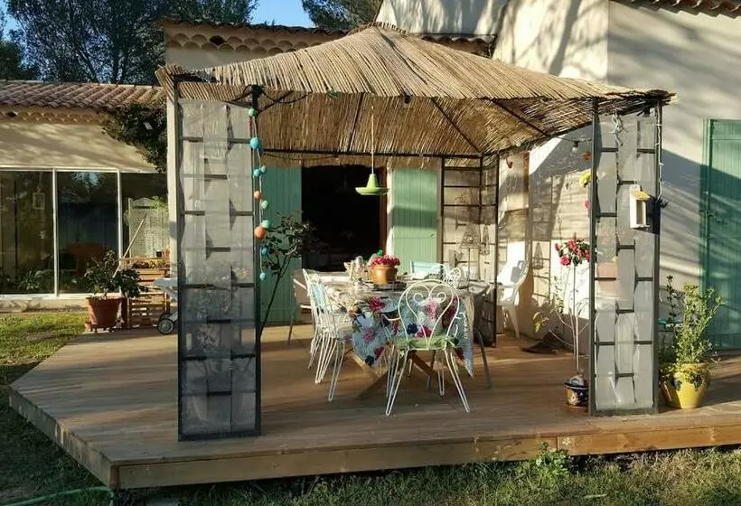 Aamiaismajoitus (B&B) L Oliveraie En Provence