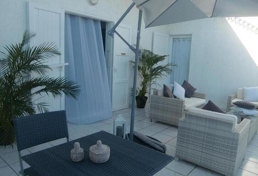 تختخواب و صبحانه Villa Ambralini