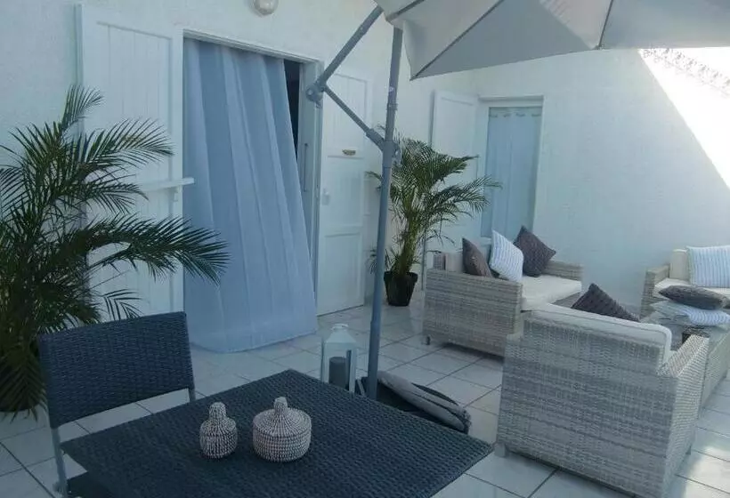 تختخواب و صبحانه Villa Ambralini