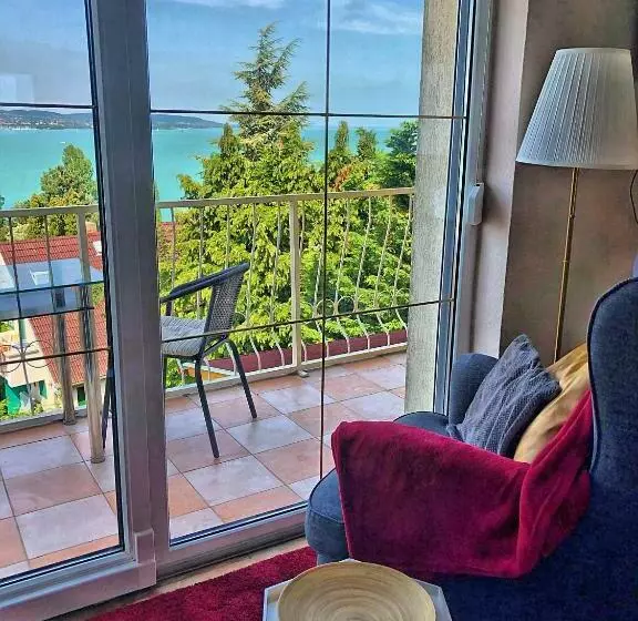 تختخواب و صبحانه Villa Borostyán