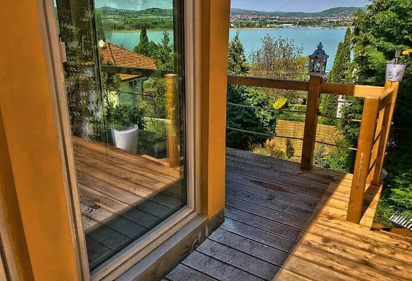 تختخواب و صبحانه Villa Borostyán