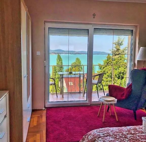 تختخواب و صبحانه Villa Borostyán