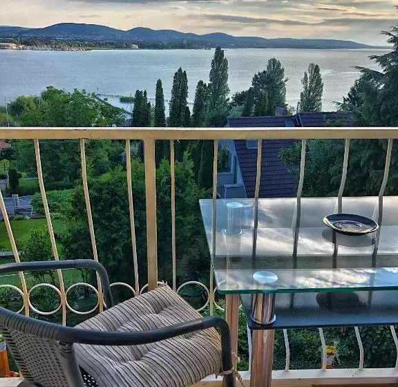 تختخواب و صبحانه Villa Borostyán