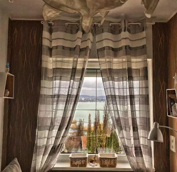 تختخواب و صبحانه Villa Borostyán