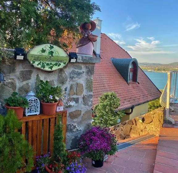 تختخواب و صبحانه Villa Borostyán