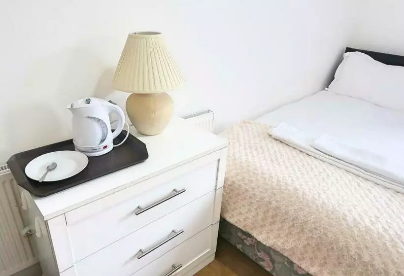 Majatalo Whitburn Guest House About 7 Mins Walk To The City Free Internet Tv