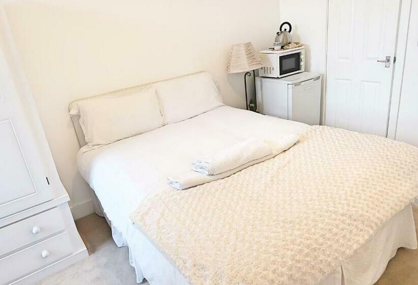 膳宿费 Whitburn Guest House About 7 Mins Walk To The City Free Internet Tv