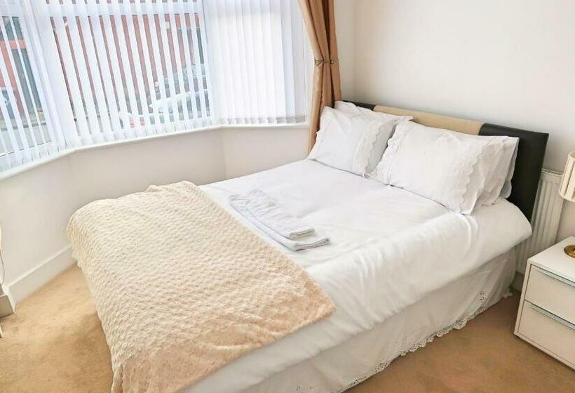 膳宿费 Whitburn Guest House About 7 Mins Walk To The City Free Internet Tv
