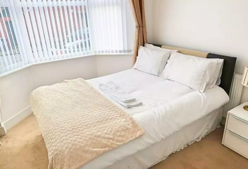 Majatalo Whitburn Guest House About 7 Mins Walk To The City Free Internet Tv