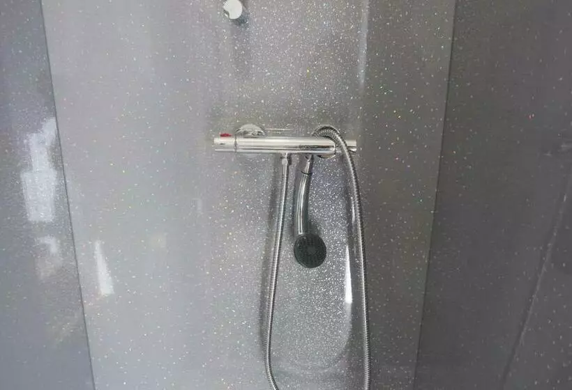 Majatalo Whitburn Guest House About 7 Mins Walk To The City Free Internet Tv