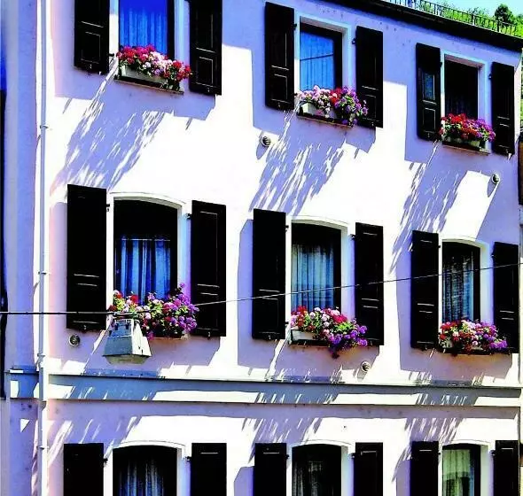 Aamiaismajoitus (B&B) Haus Berlin