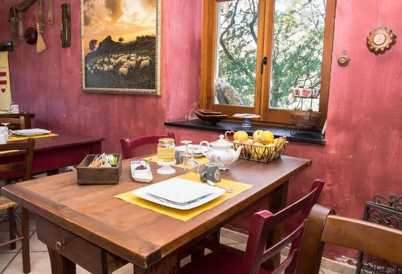 Hotelli Agriturismo A Cà Vegia