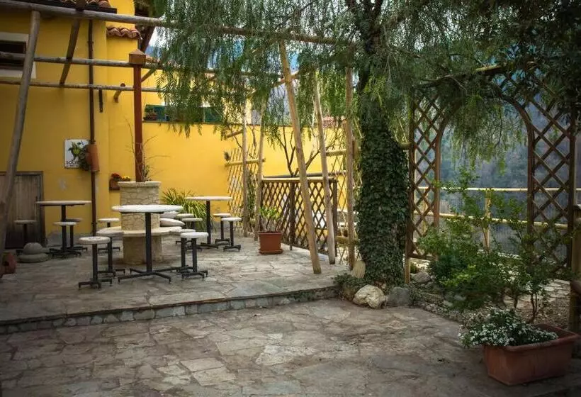 Hotelli Agriturismo A Cà Vegia