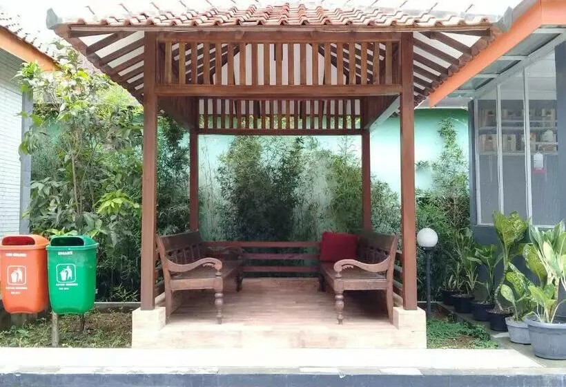 Hotel Wisma Lovebird