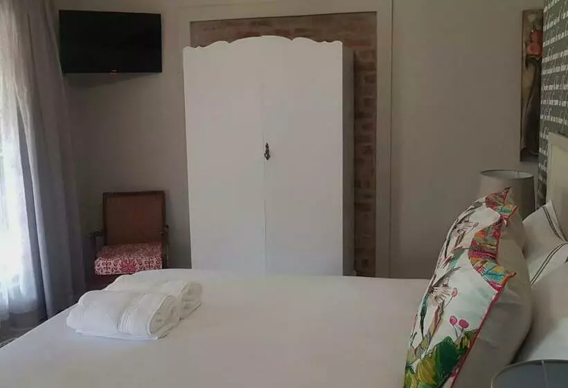 Majatalo Dancing River Guesthouse