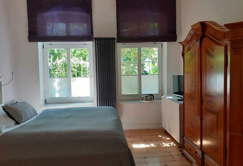 פנסיון Villa Friedenstraße 11