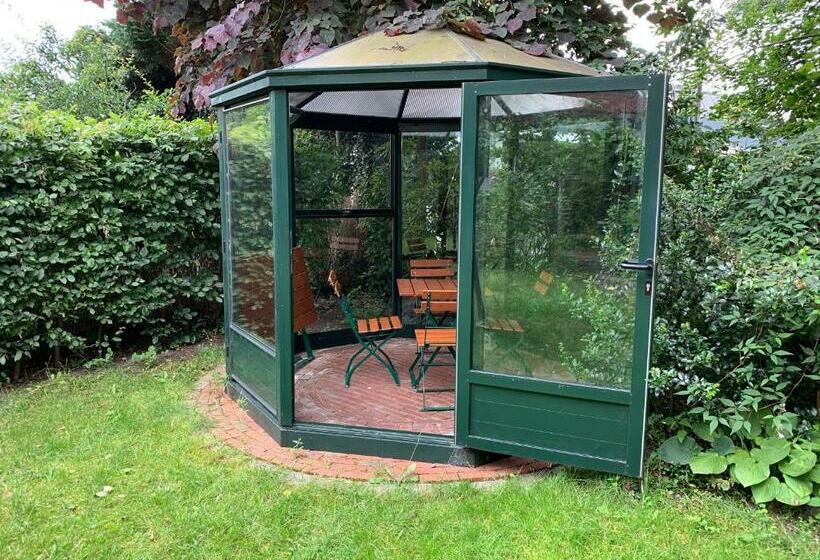 פנסיון Villa Friedenstraße 11