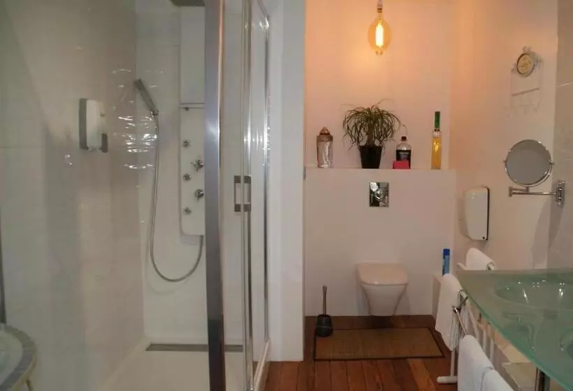 Aamiaismajoitus (B&B) Chateau De Vaugrignon   Beer Spa