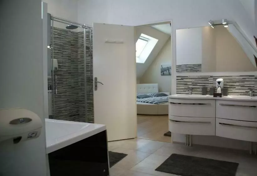 Aamiaismajoitus (B&B) Chateau De Vaugrignon   Beer Spa