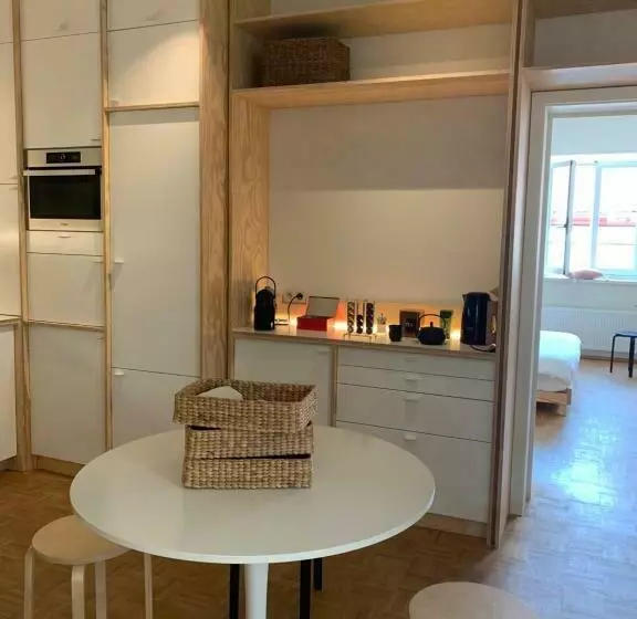 تختخواب و صبحانه Violet Suites