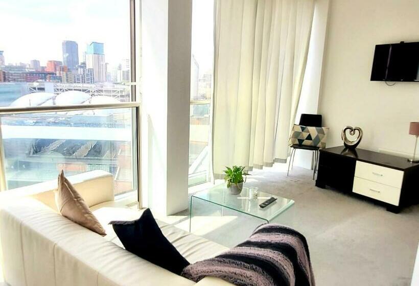 Cityscape Apartment In Birmingham With Self Checkin