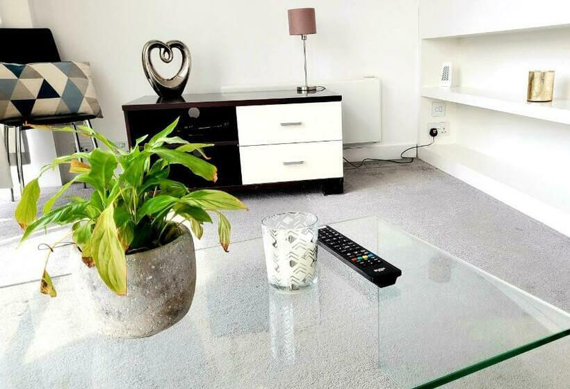 Cityscape Apartment In Birmingham With Self Checkin