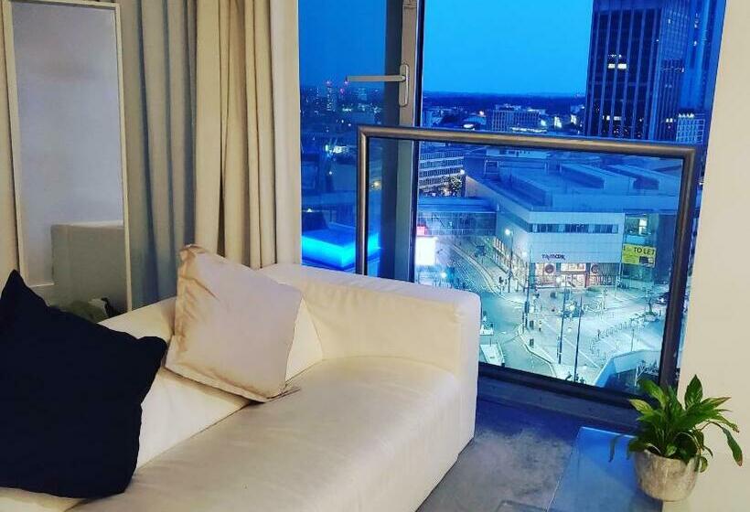 Cityscape Apartment In Birmingham With Self Checkin