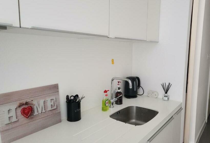 Cityscape Apartment In Birmingham With Self Checkin