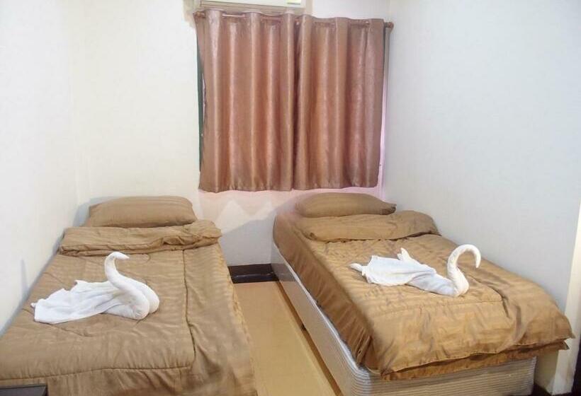 Hotelli Moon Fox Caféinn Art & Gallery