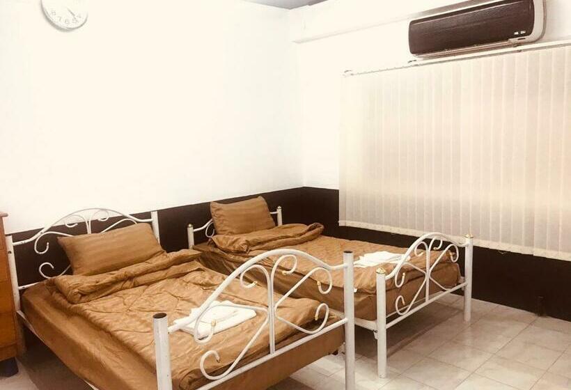 Hotelli Moon Fox Caféinn Art & Gallery