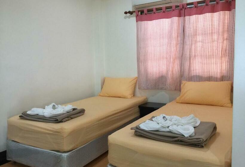 Hotelli Moon Fox Caféinn Art & Gallery