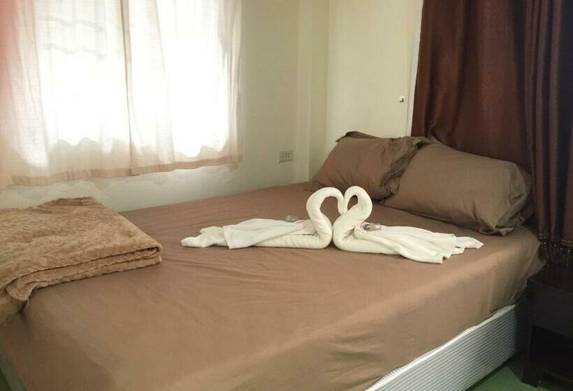 Hotelli Moon Fox Caféinn Art & Gallery