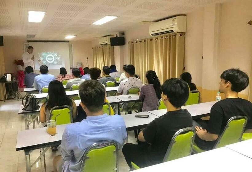 Hotelli Moon Fox Caféinn Art & Gallery