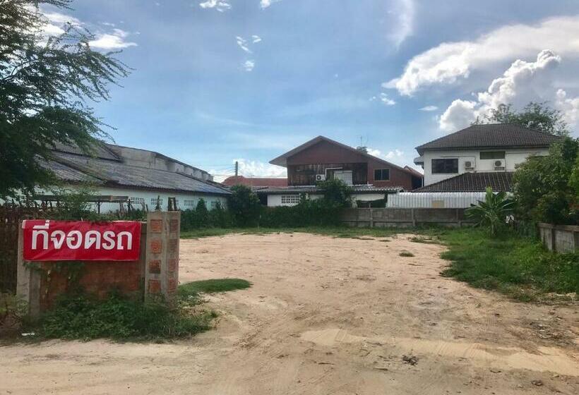 Hotelli Moon Fox Caféinn Art & Gallery