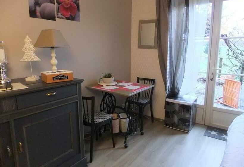 پانسیون La Thibaudiere Glycine