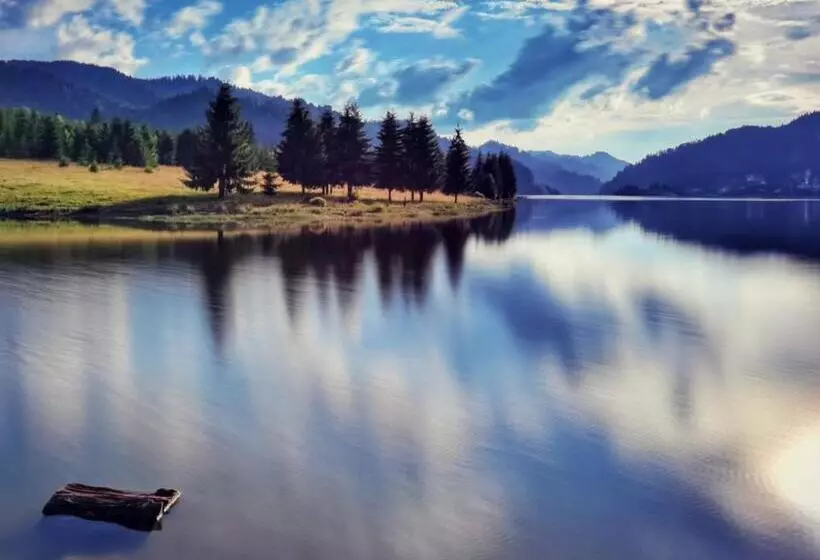 Majatalo Aqualina Colibita   Pe Malul Lacului