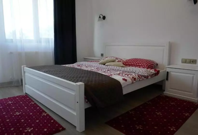 Majatalo Aqualina Colibita   Pe Malul Lacului