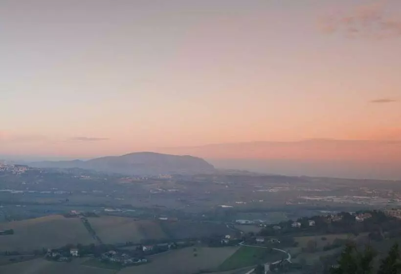 Aamiaismajoitus (B&B) Terrazza Sull Infinito