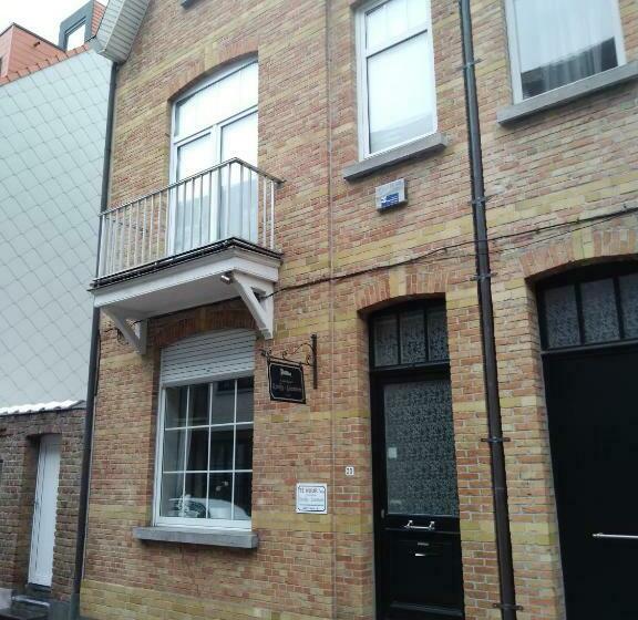 Пансион Knokke Guestroom Charming Room In Knokke City Center Is Pet Friendly!