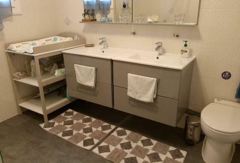 تختخواب و صبحانه Les Sittelles