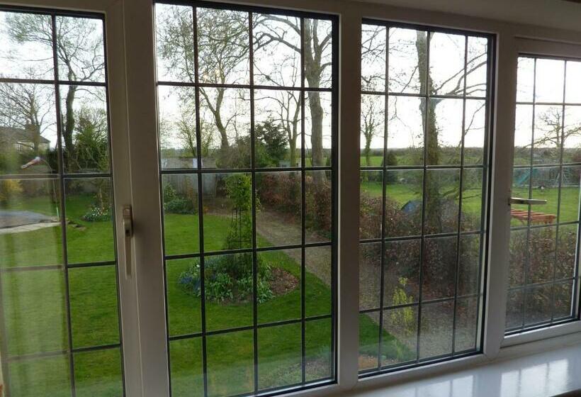 민박 Maunditts House