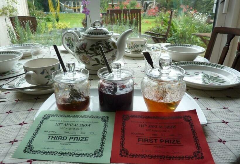 민박 Maunditts House