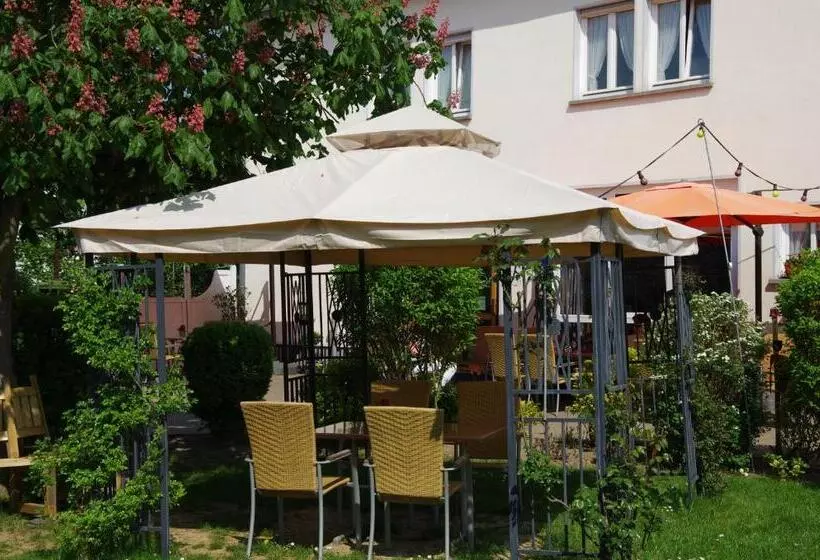 Hotelli Weingut Weich