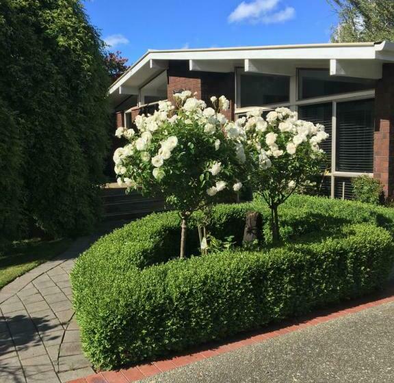 Пансион Quiet Boutique Generous Breakfast