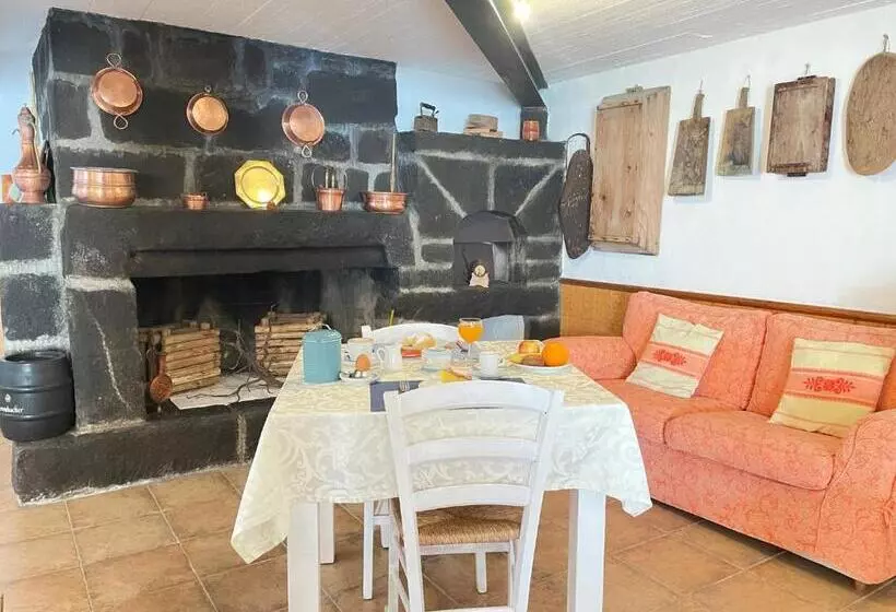 تختخواب و صبحانه Villa Dessena Guest House