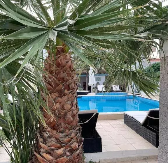 تختخواب و صبحانه Villa Dessena Guest House